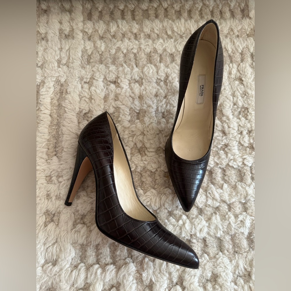 PRADA Croc Embossed Dark Brown Pumps Sz 36